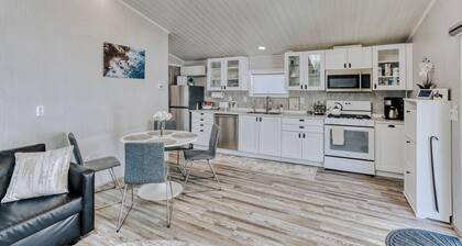 Modern Suite • 10 Min to Corning • Quiet & Cozy