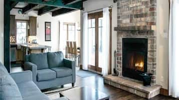 Smart TV, fireplace, computer monitors