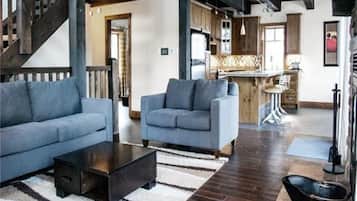 TV connectée, cheminée, écrans d'ordinateur