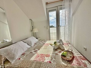 2 bedrooms, iron/ironing board, free WiFi, bed sheets