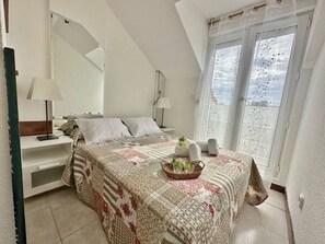 2 habitaciones, tabla de planchar con plancha y wifi gratis 