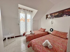 2 bedrooms, iron/ironing board, free WiFi, bed sheets