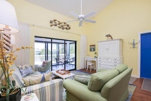 House (A Peace of Heaven) | Living room | DVD player - A Peace of Heaven (Sanibel)