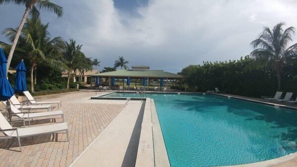 Casa (A Peace of Heaven) | Alberca | Alberca al aire libre y alberca climatizada