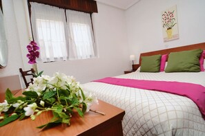 3 bedrooms, iron/ironing board, bed sheets