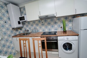 冰箱、微波炉、烤箱、炉灶