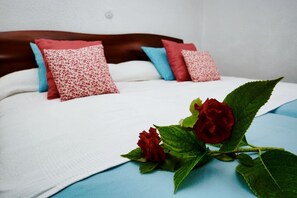 3 bedrooms, iron/ironing board, bed sheets