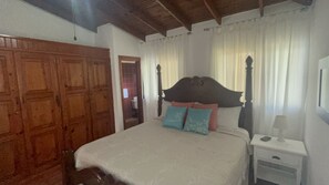 8 habitaciones, tabla de planchar con plancha, wifi y ropa de cama 