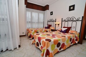 2 Schlafzimmer, Bügeleisen/Bügelbrett, Bettwäsche