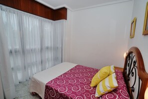 2 bedrooms, iron/ironing board, bed sheets