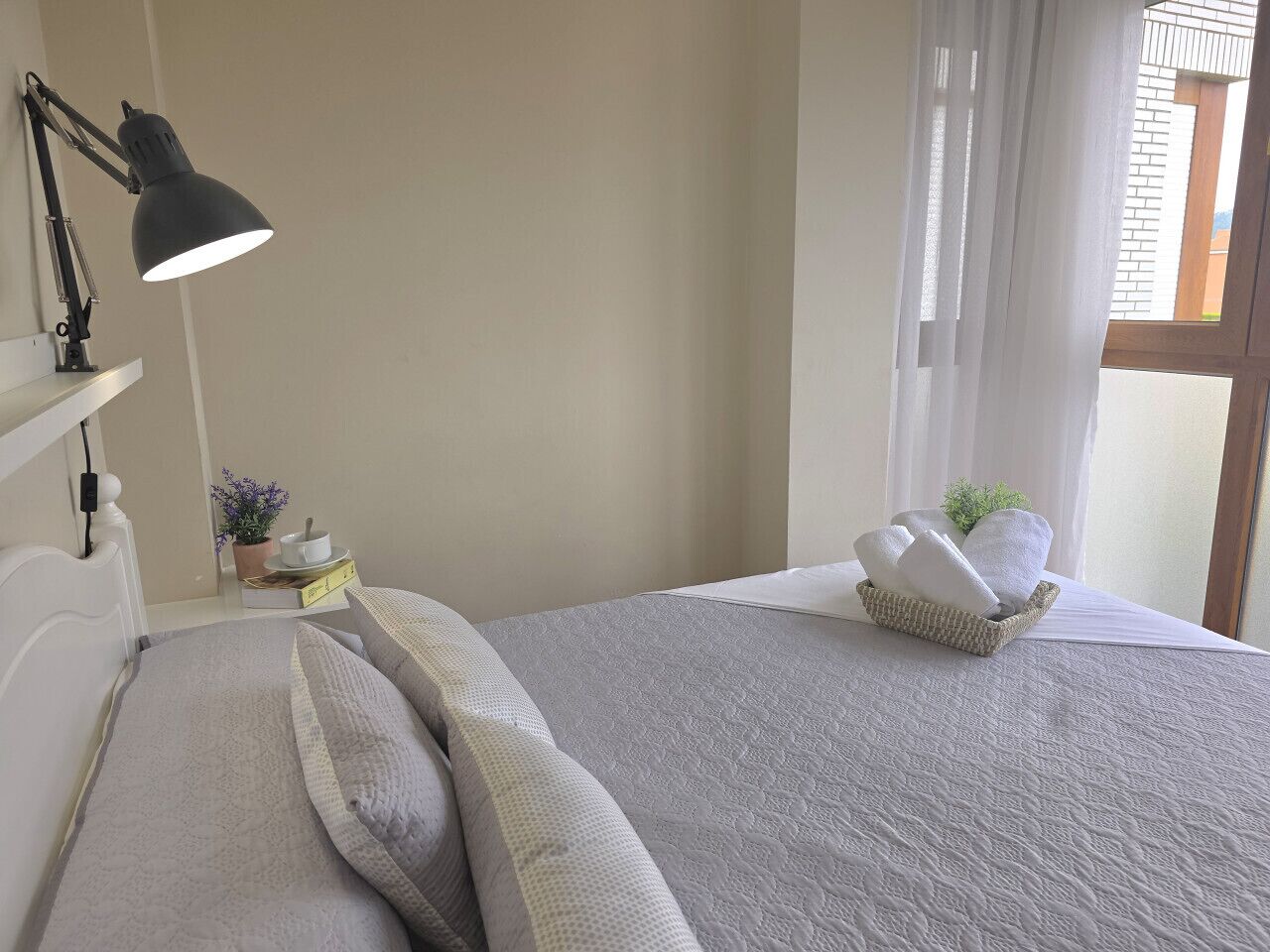 2 chambres, fer et planche à repasser, Wi-Fi, draps fournis