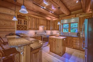 冰箱、微波炉、炉灶、洗碗机