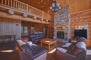 电视、壁炉、DVD 播放器、办公室