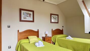 1 bedroom, iron/ironing board, WiFi (free), bed sheets
