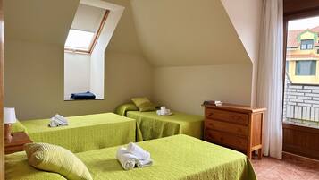 1 dormitorio, tabla de planchar con plancha, wifi gratis y ropa de cama