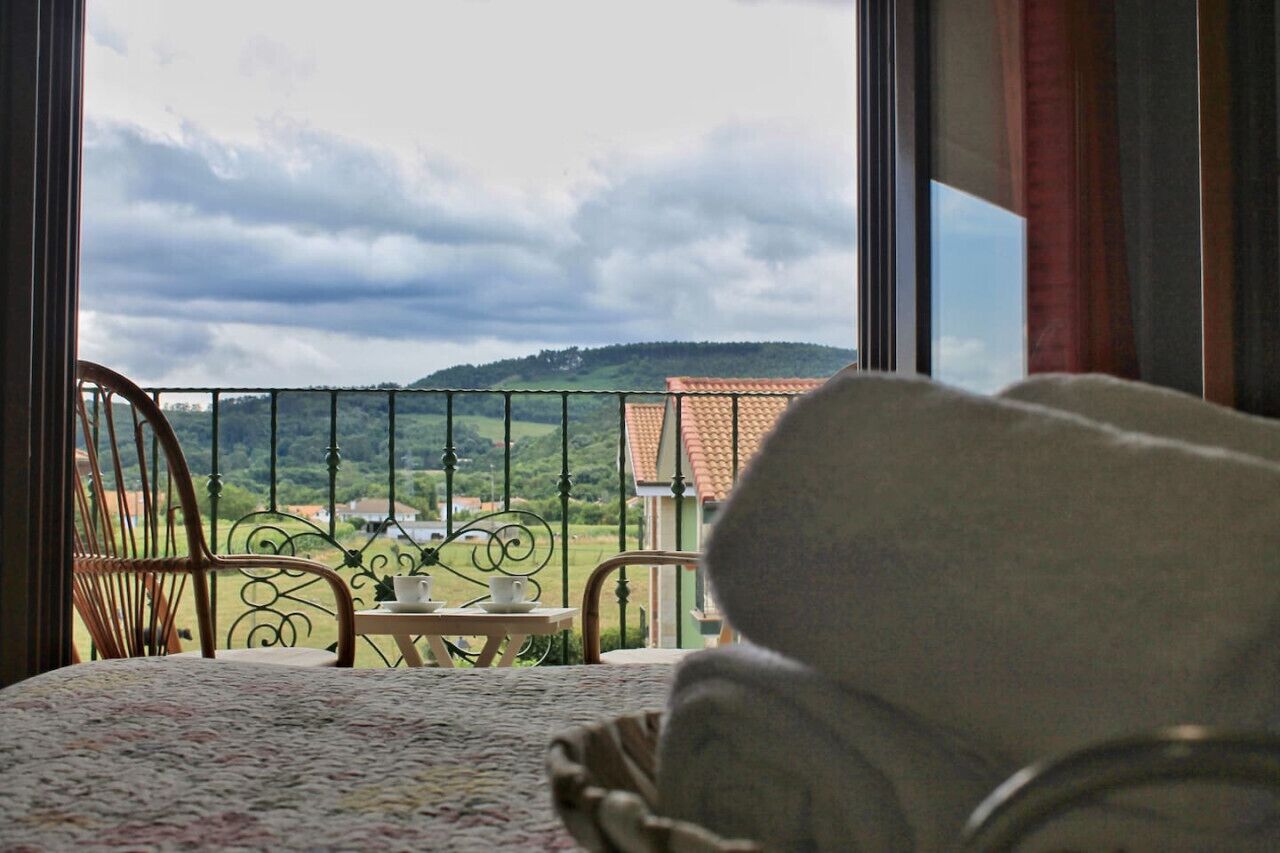 4 habitaciones, tabla de planchar con plancha y ropa de cama 