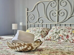 4 chambres, fer et planche à repasser, draps fournis