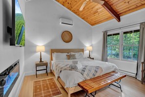 4 bedrooms, desk, iron/ironing board, travel crib