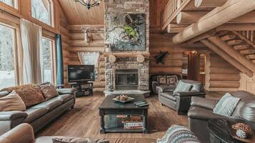 Televisie, een open haard en een kantoor