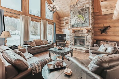 Ultimate Group Fun: Hot Tub, Sauna & Games