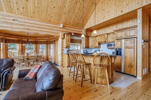 Interior - Forest Getaway, Soak in the Spa, Sauna, Fireplace (Mille-Isles)