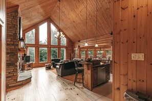 電視、壁爐、DVD 播放機、 辦公室