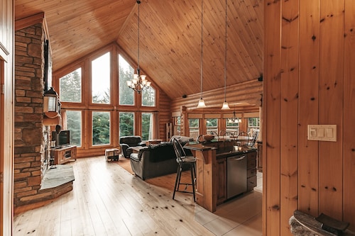 Private Spa Experience, BBQ, & Game Room