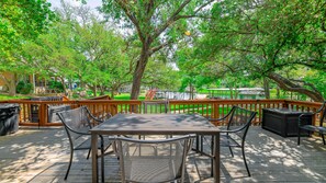 Outdoor dining - Hidden Harbor-Lakefront on Secluded Cove w/Dog Run (Kingsland)