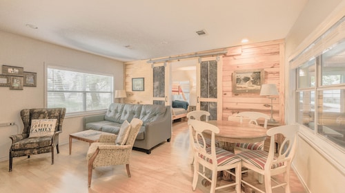 Hidden Harbor-Lakefront on Secluded Cove w/Dog Run