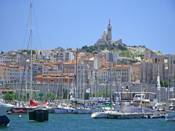 Marina - Provençal Parkside Haven (Arles)