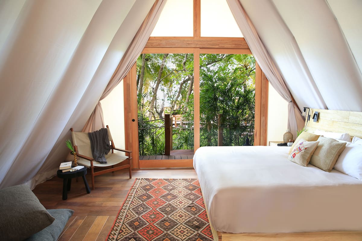Premium bedding, down duvets, minibar, in-room safe