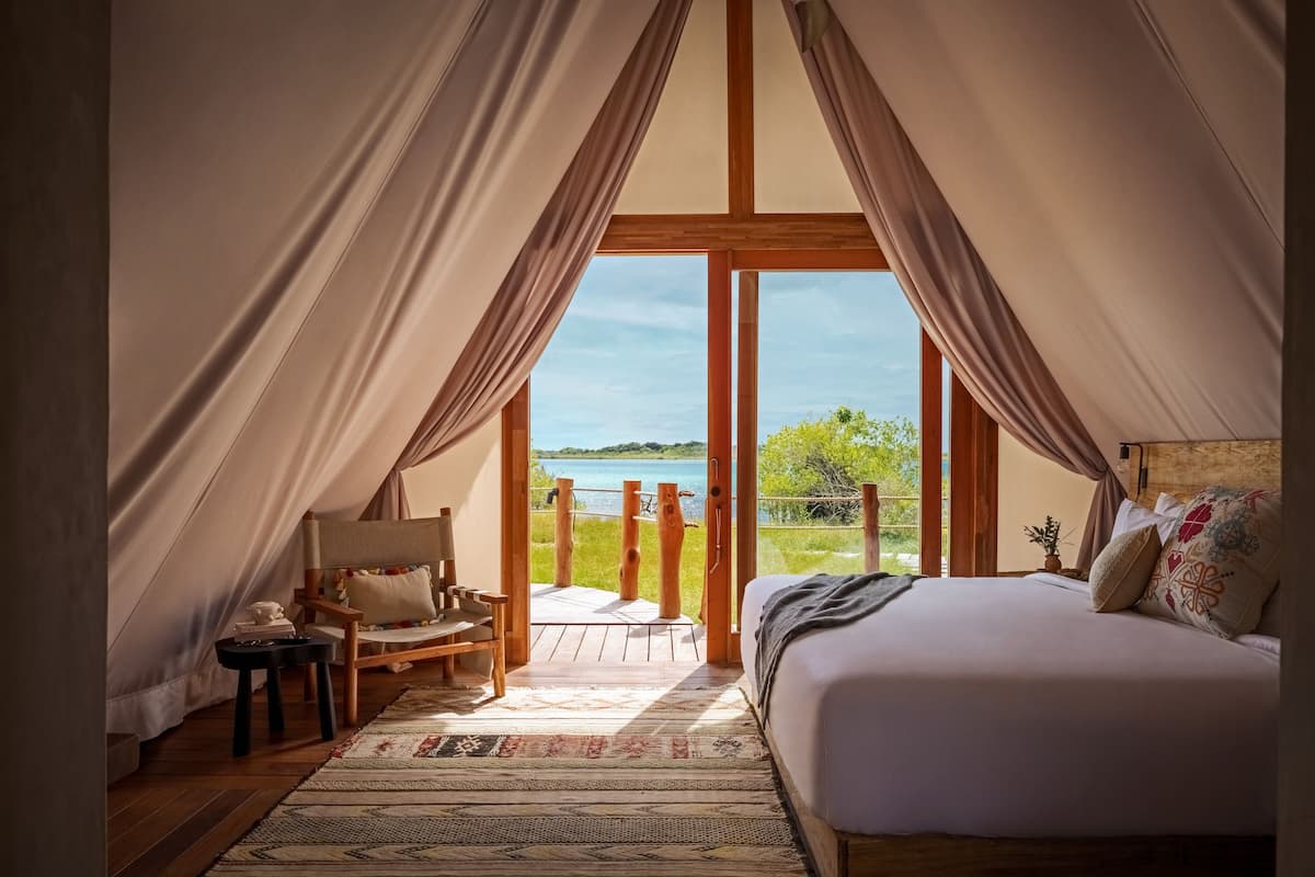 Premium bedding, down duvets, minibar, in-room safe