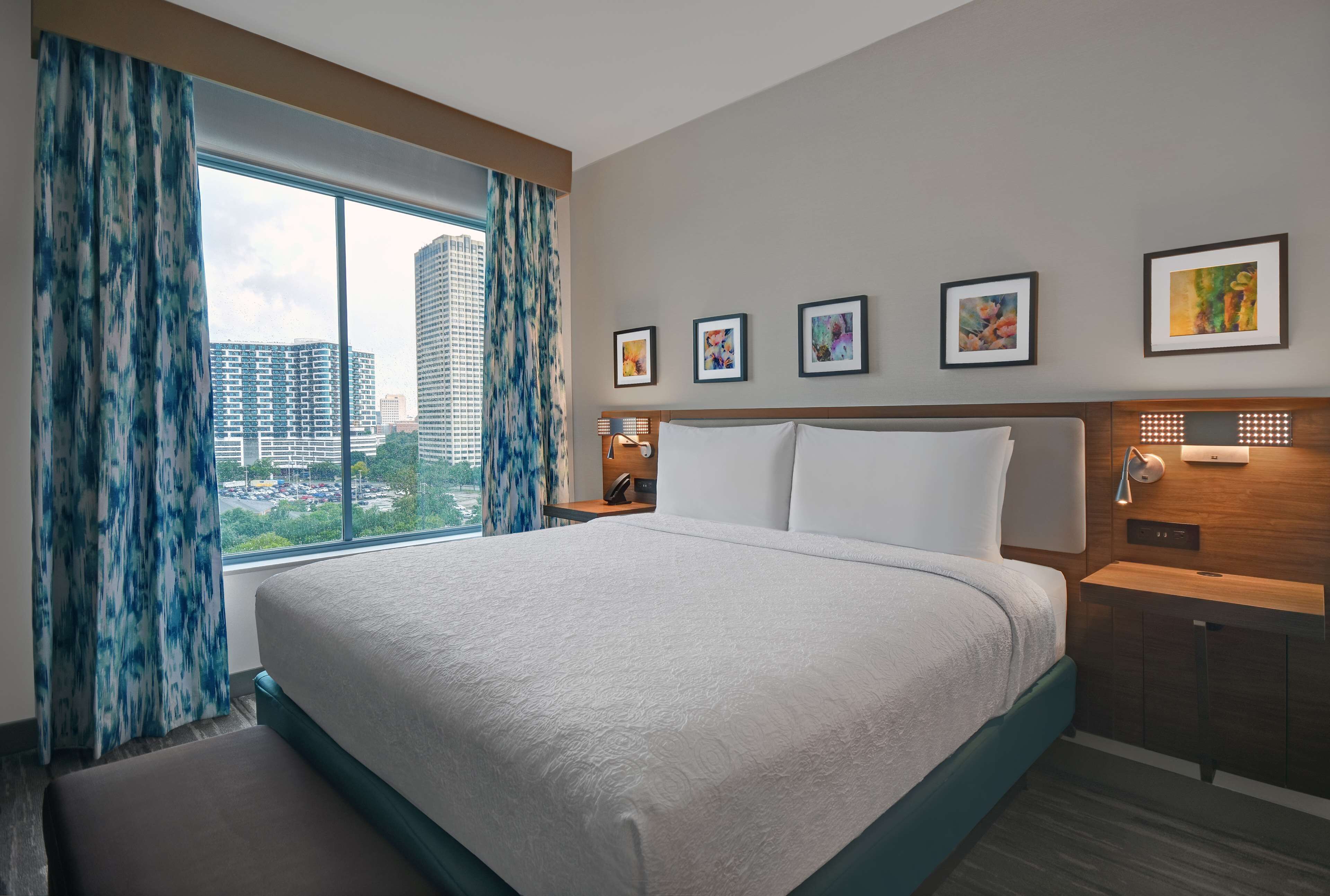 junior suite, 1 king bed | down duvets, in-room safe, desk, laptop workspace