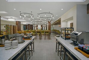 Dagelijks ร la carte ontbijt (USD 14.95 per persoon)