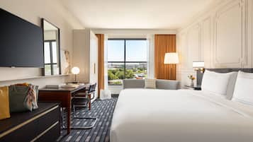 Hypo-allergenic bedding, in-room safe, desk, laptop workspace