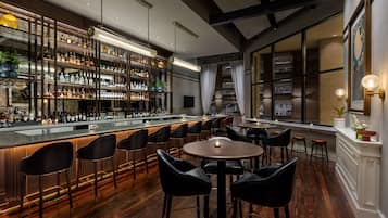 Rooftop bar, al fresco dining, open daily