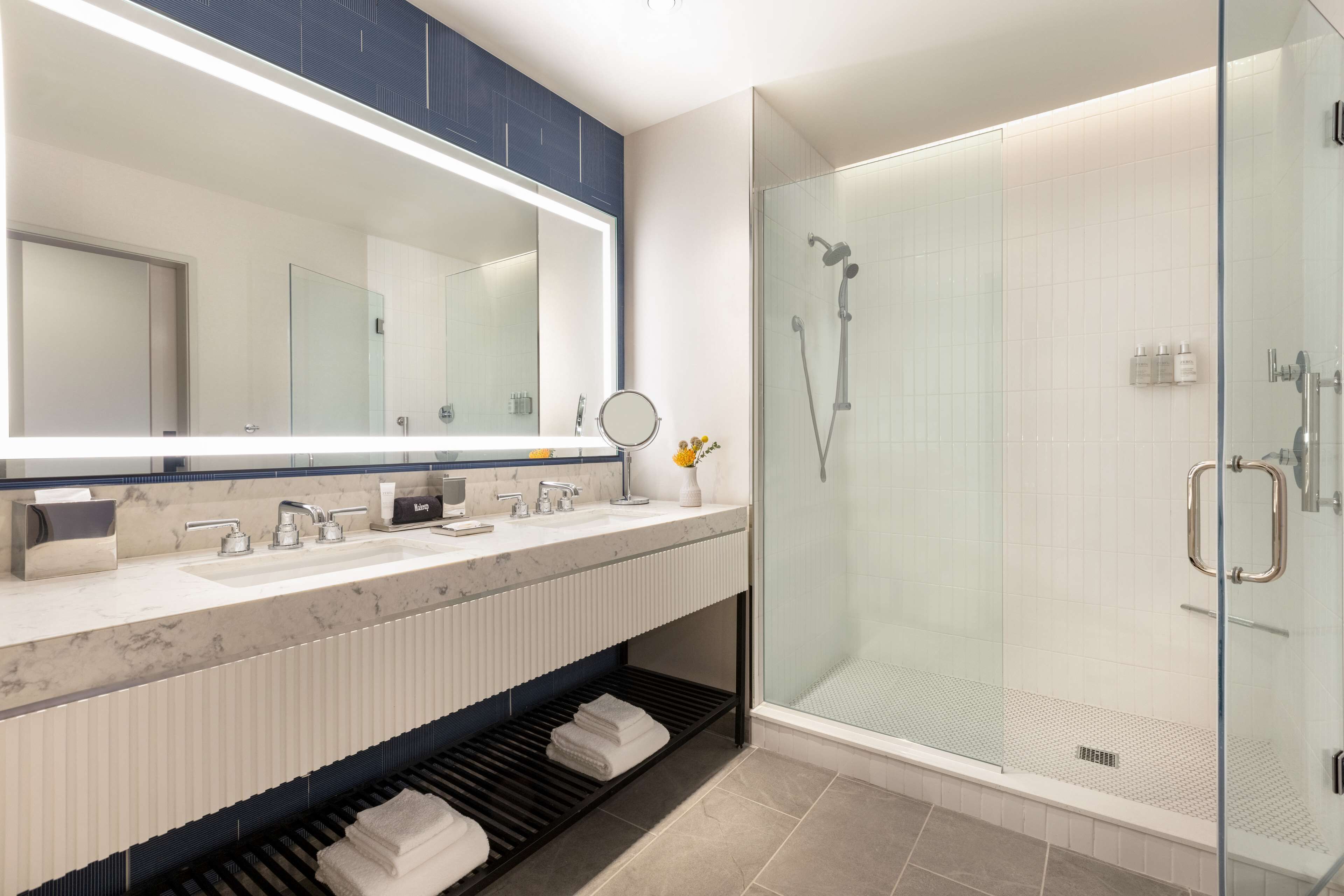 luxury suite, 1 bedroom | bathroom shower