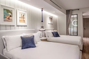 Minibar, in-room safe, free WiFi, bed sheets at The Ray Hotel Delray Beach, Curio Collection by Hilton