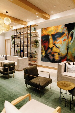 Lobby - The Ray Hotel Delray Beach, Curio Collection by Hilton (Delray Beach)
