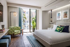 Minibar, safe på rommet, wi-fi (inkludert) og sengetøy