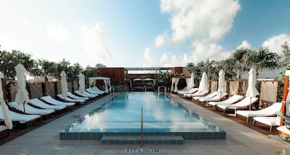 The Ray Hotel Delray Beach, Curio Collection by Hilton
