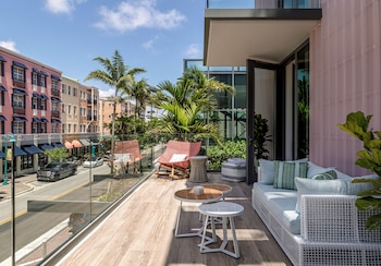 Room, 1 King Bed, Balcony (Grove Vibe) | Minibar, in-room safe, free WiFi, bed sheets at The Ray Hotel Delray Beach, Curio Collection by Hilton