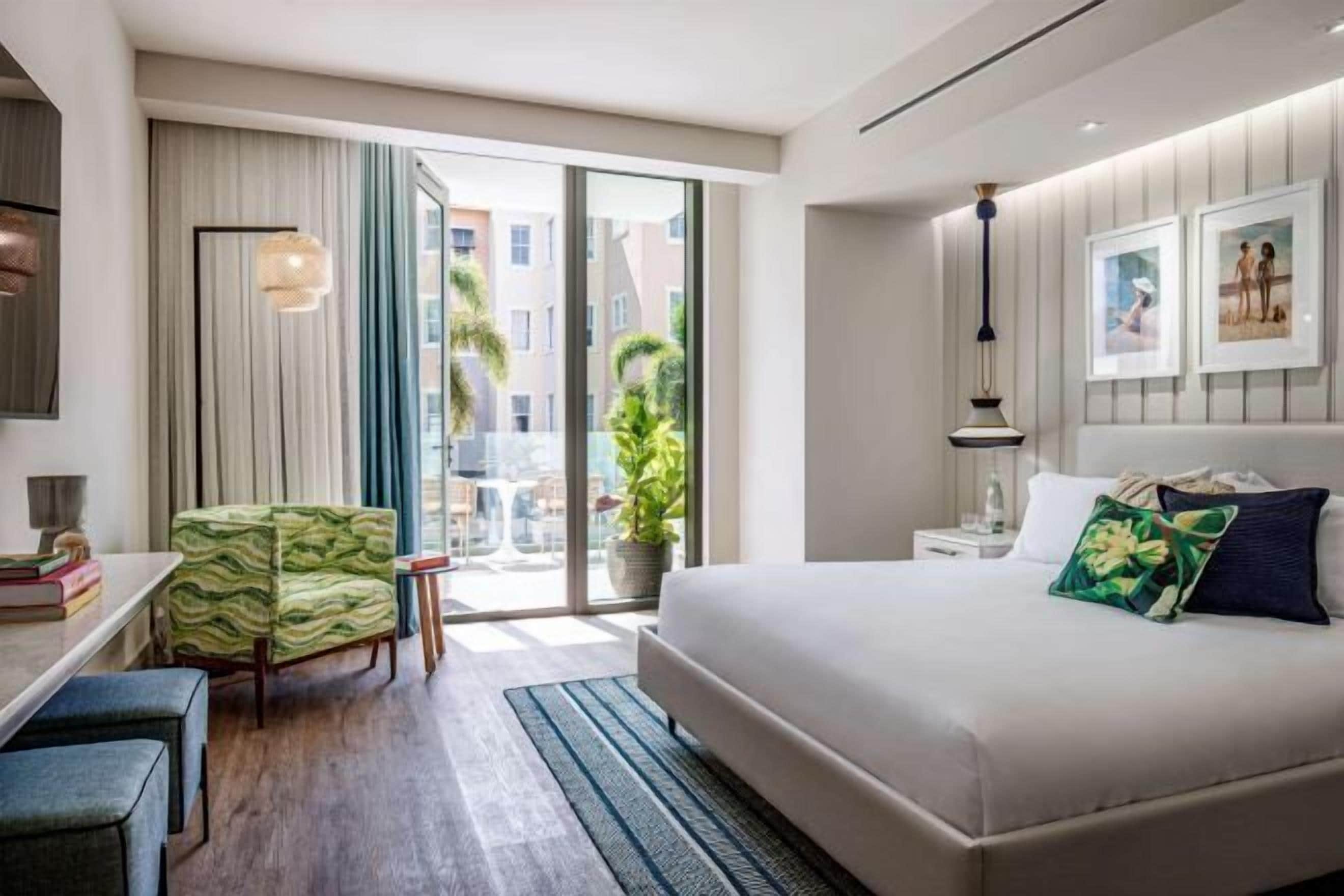 ميني بار وخزنة داخل الغرفة وواي فاي مجانًا وملاءات أسرّة