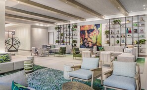 Lobby - The Ray Hotel Delray Beach, Curio Collection by Hilton (Delray Beach)
