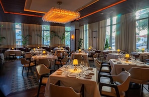 3 restaurants, serveren lunch, diner, brunch, Japanse gerechten