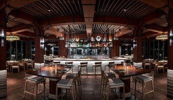 3 restaurantes; se sirven almuerzos, cenas y brunches