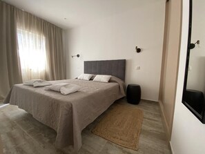 2 chambres, fer et planche à repasser, accès au Wi-Fi (inclus)