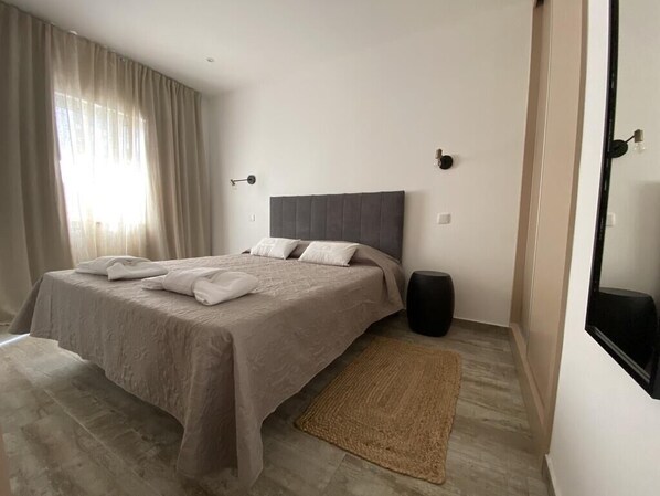 2 bedrooms, iron/ironing board, free WiFi, bed sheets