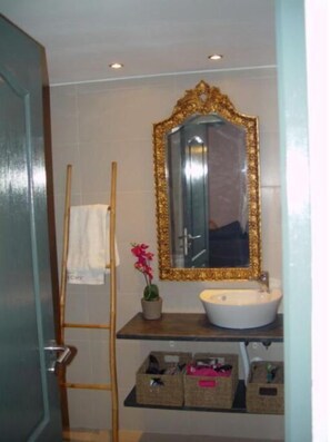 Shower, hair dryer, towels, toilet paper