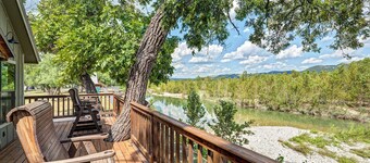 Nueces Riverfront Treehouse